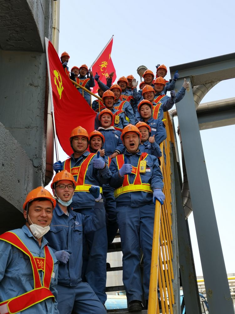 筑碳先锋 写在齐鲁石化第二化肥厂气体联合车间荣获“全国工人先锋号”之际