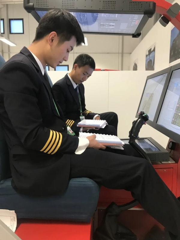 这对警察兄弟,是真帅