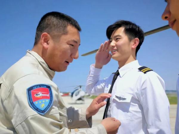 这对警察兄弟,是真帅