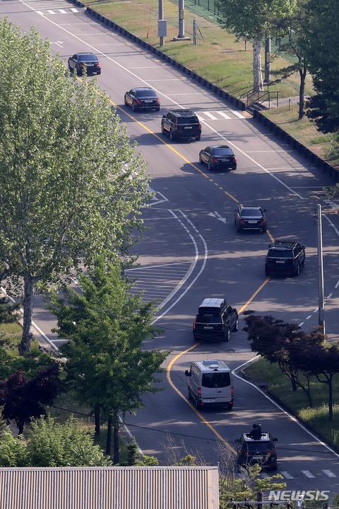 尹锡悦上班经过驻韩美军基地 车队画面曝光