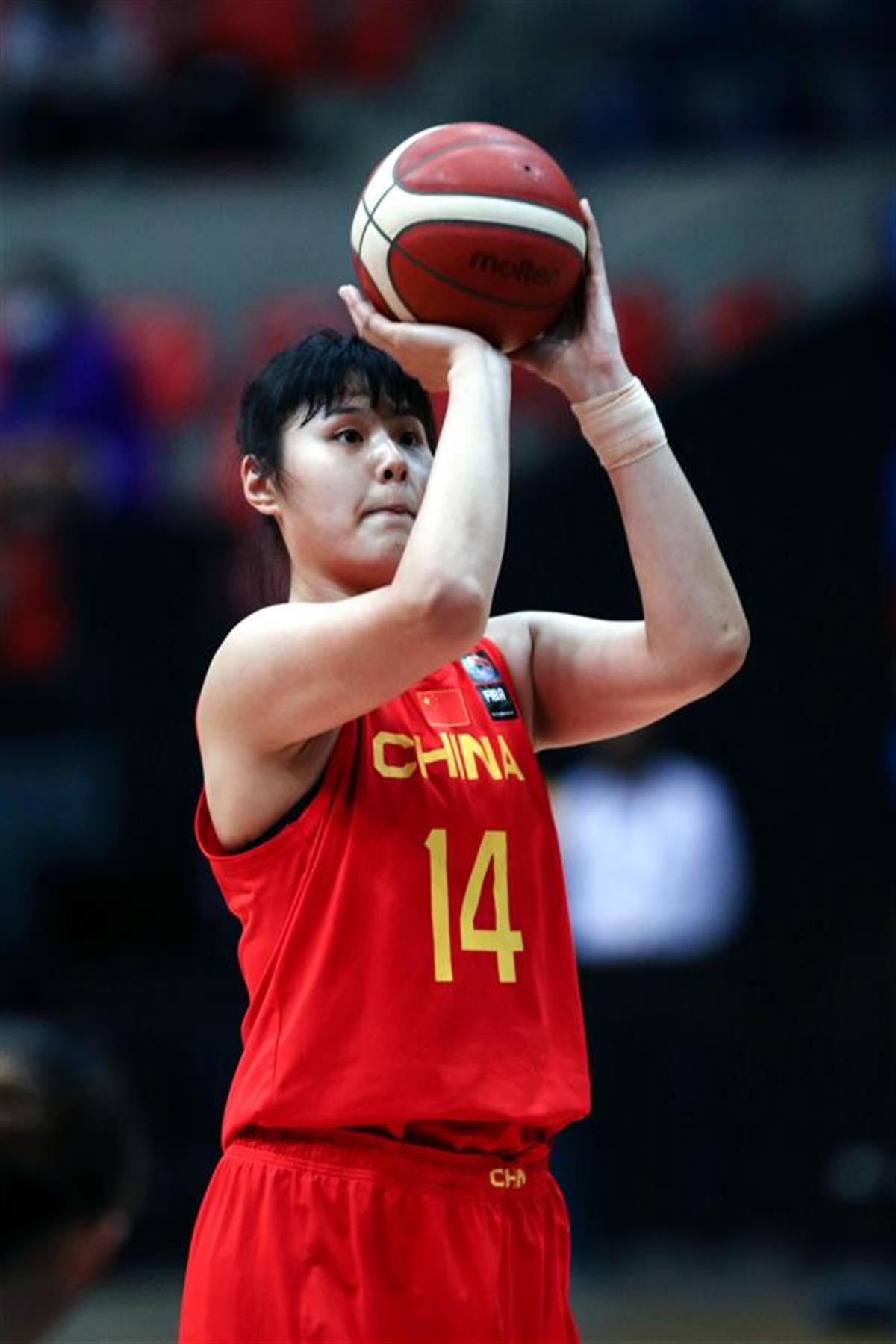 中国双姝赴WNBA打球，男篮年轻国手冲击NBA！中国篮球再次掀起留洋热
