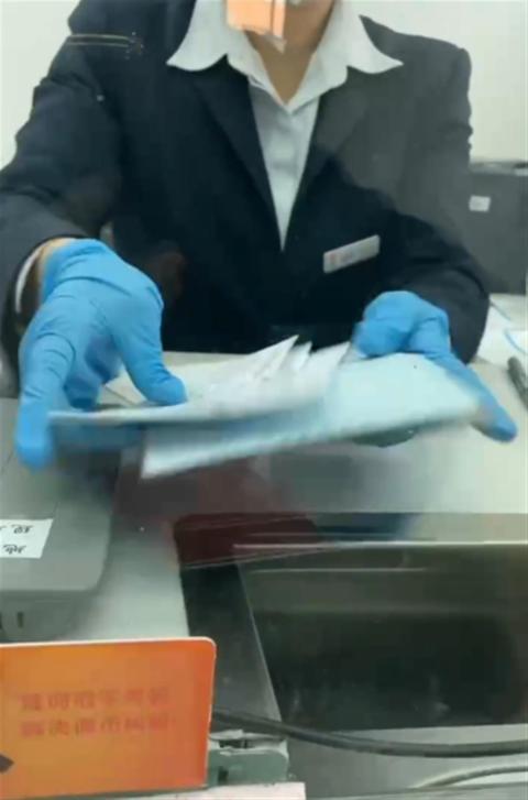 结婚证不能证明夫妻关系？当事人：业务已办理，收到银行道歉