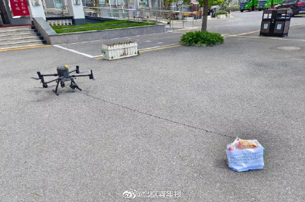 空中喊话、空投物资……北京延庆抗疫无人机为隔离人员送物资