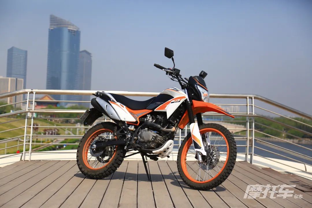 宗申作为老牌越野厂商推出的这款250x更是国产大厂的公路越野两用车型