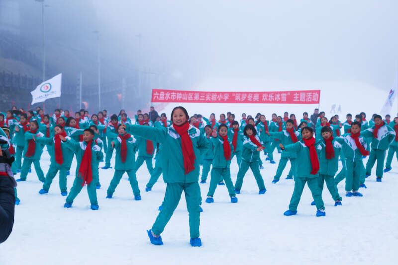 地区参加奥运会的有哪些(“中国凉都”的旅游热：很多游客受冬奥会影响到这座贵州小城滑雪)