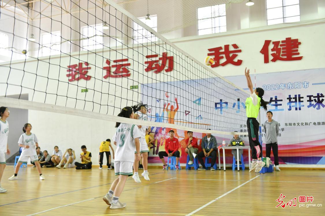 中小学生赛排球