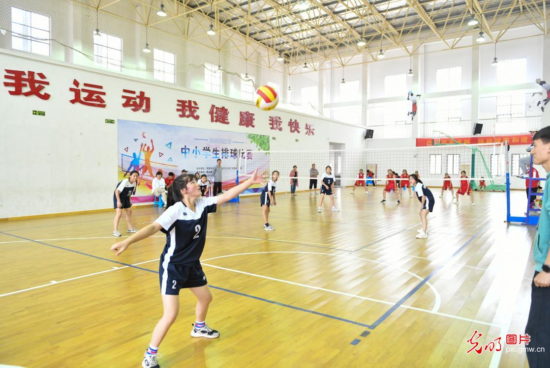 中小学生赛排球