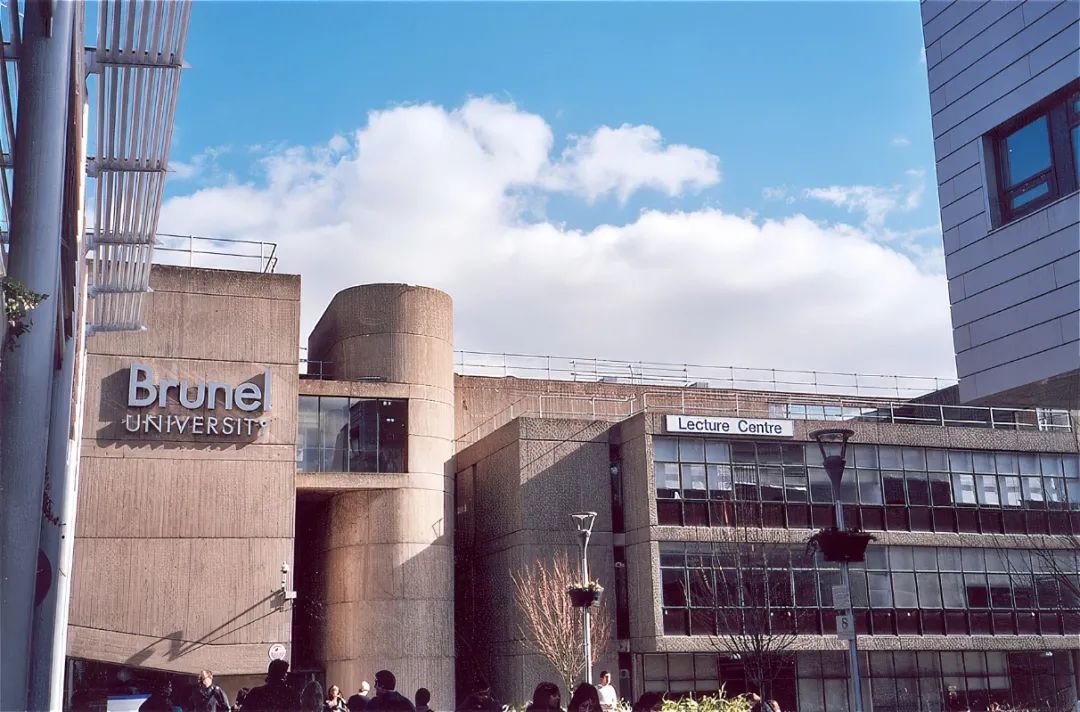 这所综排300+的院校里，竟藏着英国数一数二的设计专业