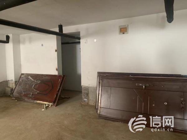 天天3·15|青岛桓竹苑小区无证开挖拟商用地下室，开发商青岛康储实业被责令停工