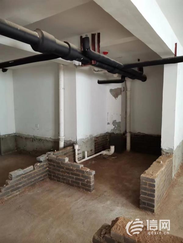 天天3·15|青岛桓竹苑小区无证开挖拟商用地下室，开发商青岛康储实业被责令停工