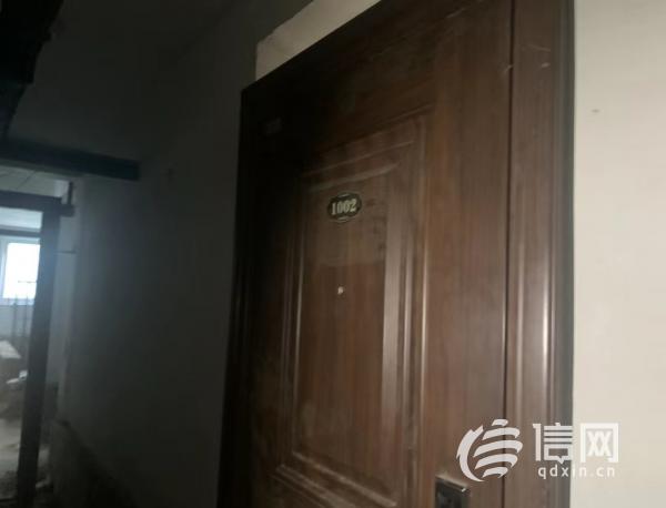 天天3·15|青岛桓竹苑小区无证开挖拟商用地下室，开发商青岛康储实业被责令停工