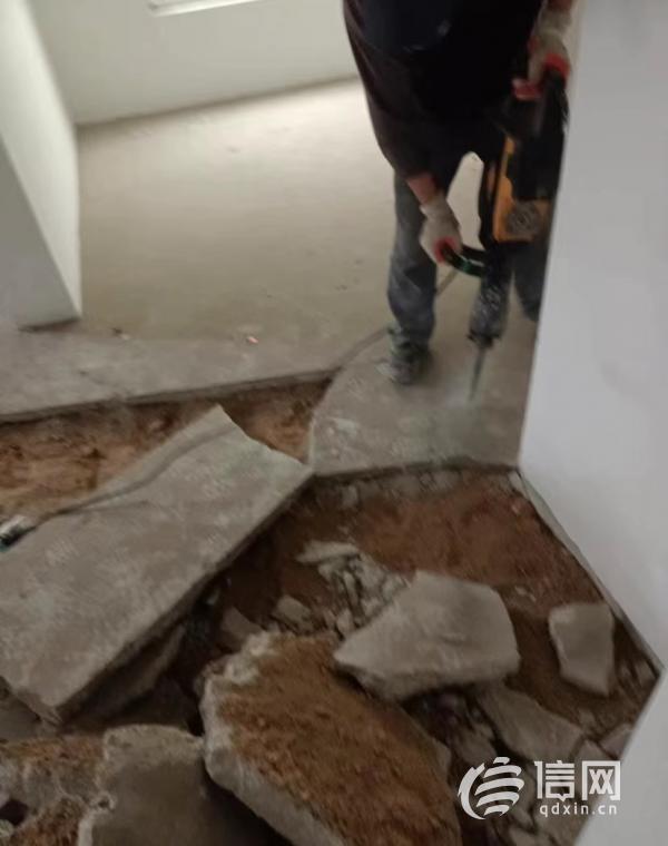 天天3·15|青岛桓竹苑小区无证开挖拟商用地下室，开发商青岛康储实业被责令停工