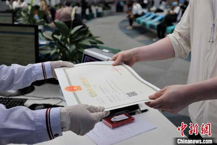 北京经开区“一证多址”场景落地 克隆开店实现“秒批”