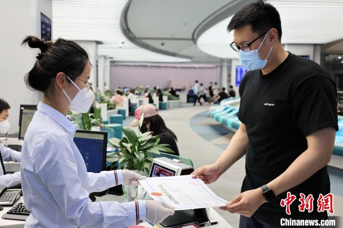 北京经开区“一证多址”场景落地 克隆开店实现“秒批”