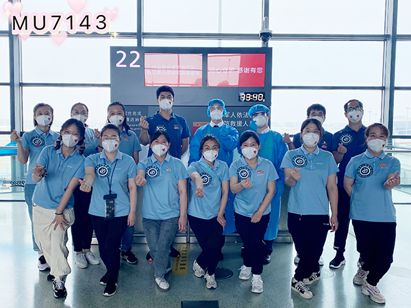 今天，东航12班包机送1645名山西援沪医护回家