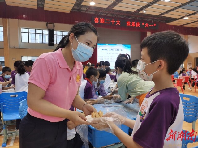 长沙市雨花区和平小学:以劳践廉 伴你“童”行(图2)