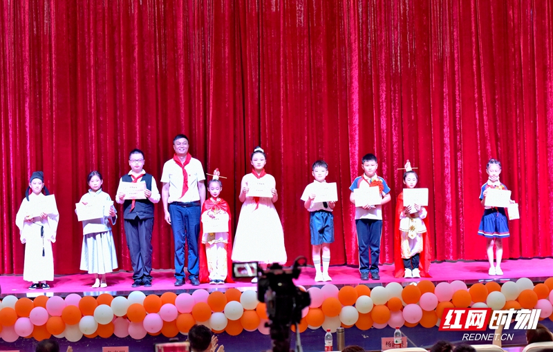 張家界民族小學(xué)舉行六一慶祝表彰活動(dòng)(圖4)