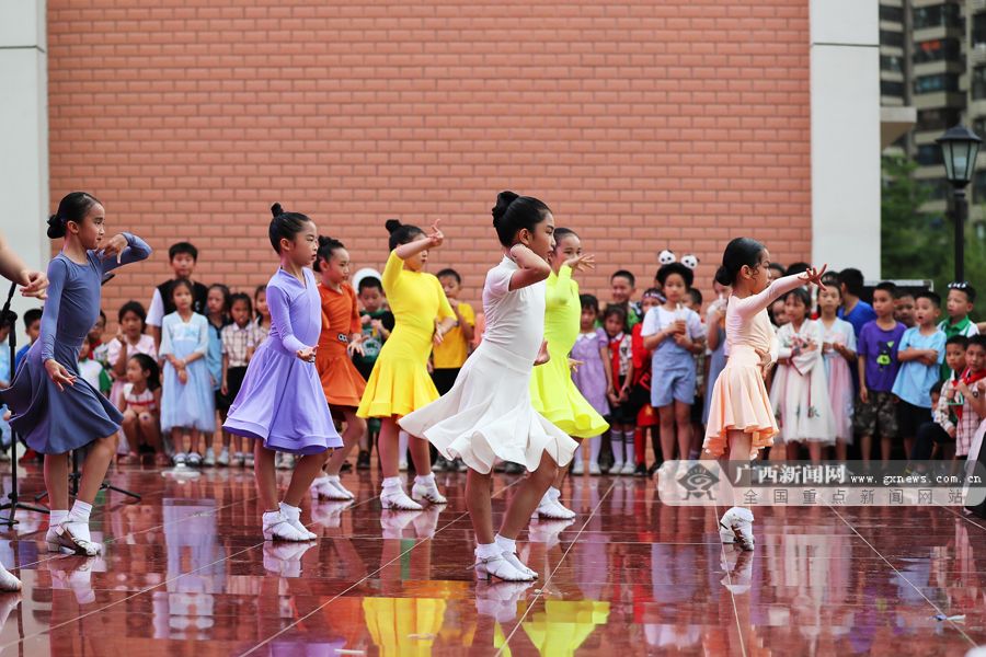 南宁市那考河小学举办第一届草坪音乐节(图7)