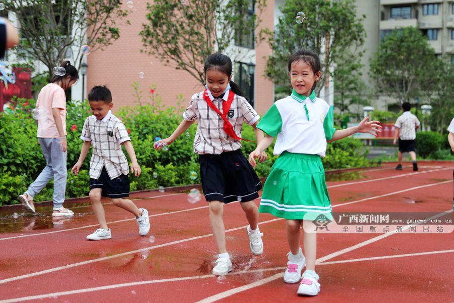 南宁市那考河小学举办第一届草坪音乐节(图14)