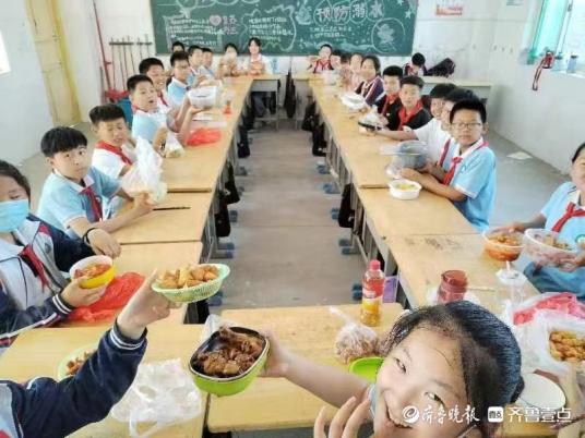 道口铺闫邵屯小学开展实践活动!“舌尖上过六一”(图1)