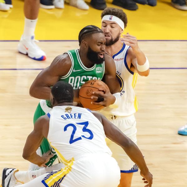 NBA篮球比分(篮球｜NBA总决赛首场：勇士不敌凯尔特人)