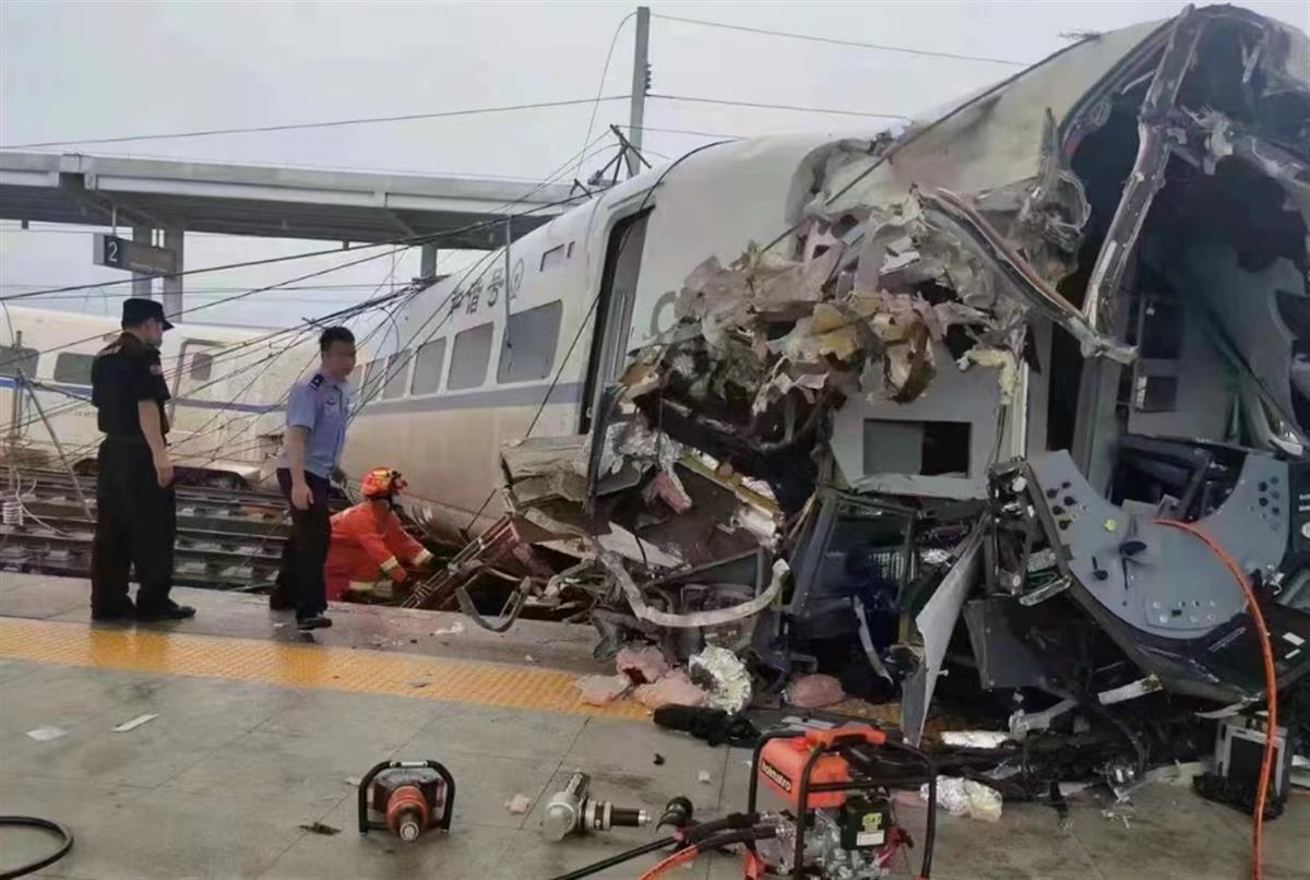 D2809次列车殉职司机5秒内紧急制动，业内：操作难度大，避免了更多伤亡