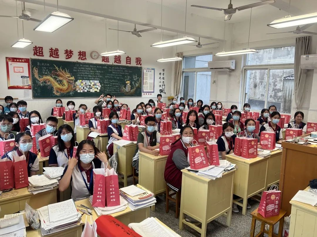 高考前“最后一课”，看到这些礼物破防了……