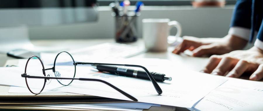 公务员经商虽然违法，给付工资责任不能免