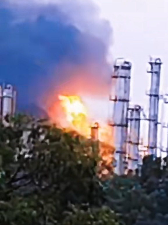 突发！茂名石化公司球罐泵泄漏引发火情，官方：火势已被控制