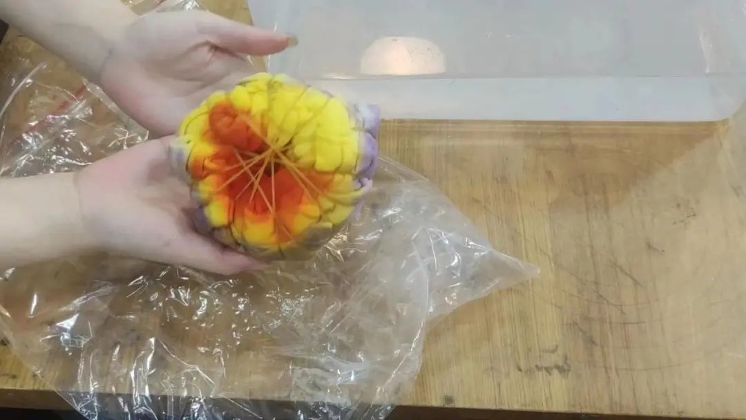 如何制作扎染？未来机器人会统治世界吗？从传统工艺到现代科技，线上职业体验精彩纷呈