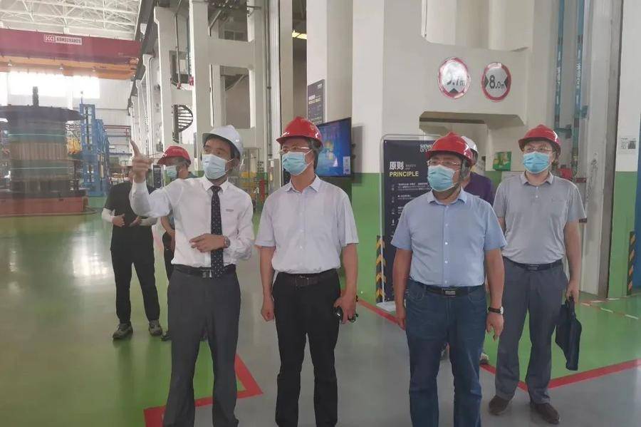 市中区纪委书记王蒙到白马山街道、七贤街道辖区企业走访调研