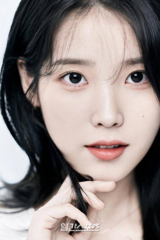 「IU」「新闻」220613 IU李知恩新闻和Cine21 杂志采访中字