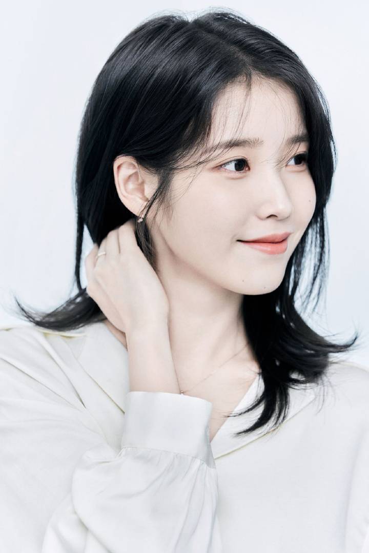 「IU」「新闻」220613 IU李知恩新闻和Cine21 杂志采访中字