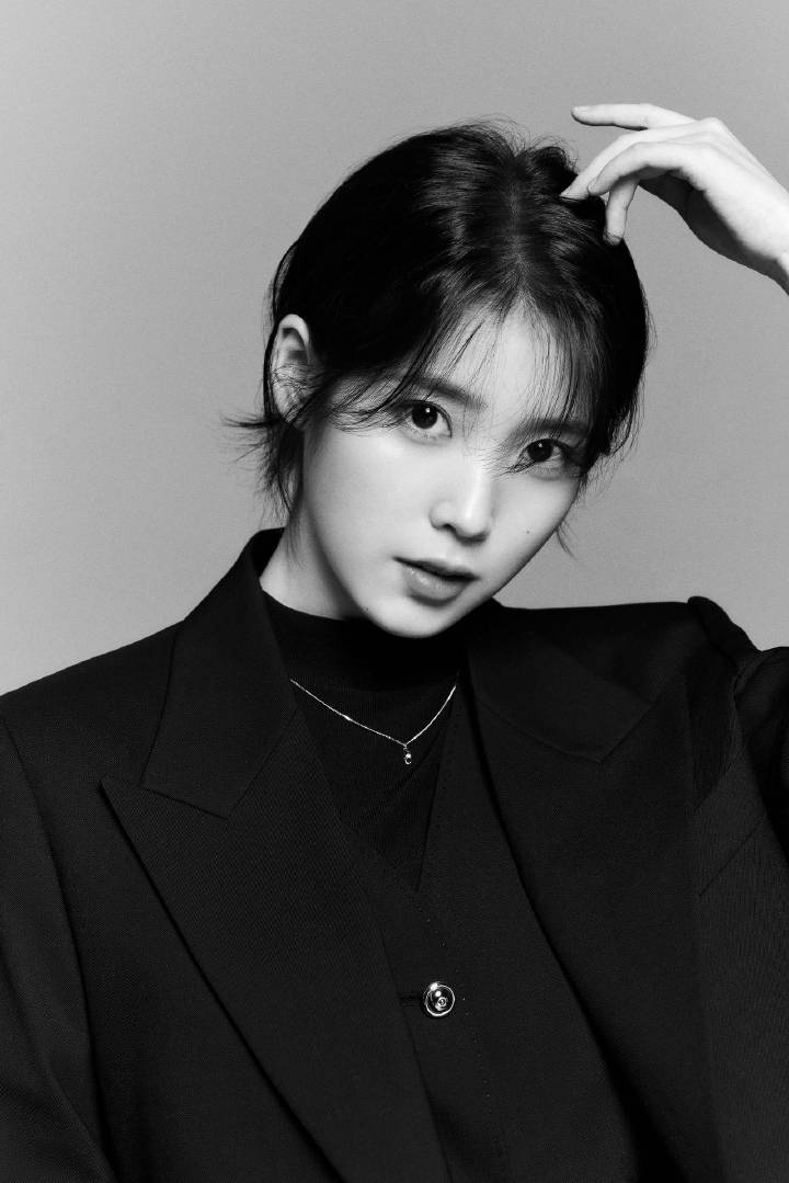 「IU」「新闻」220613 IU李知恩新闻和Cine21 杂志采访中字