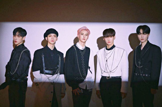 韩首位AI男偶像公开！「车银优＋门面综合体」最强神颜爆热议