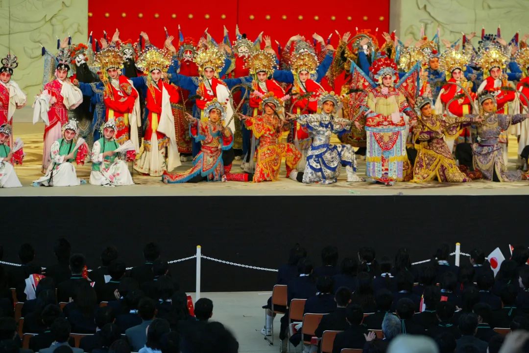 盛中国的三任妻子(看展览｜温故知新，中日邦交正常化50周年以来的难忘瞬间)