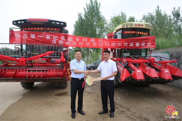 豐收時節(jié)不再愁 南街村有了聯(lián)合收割機