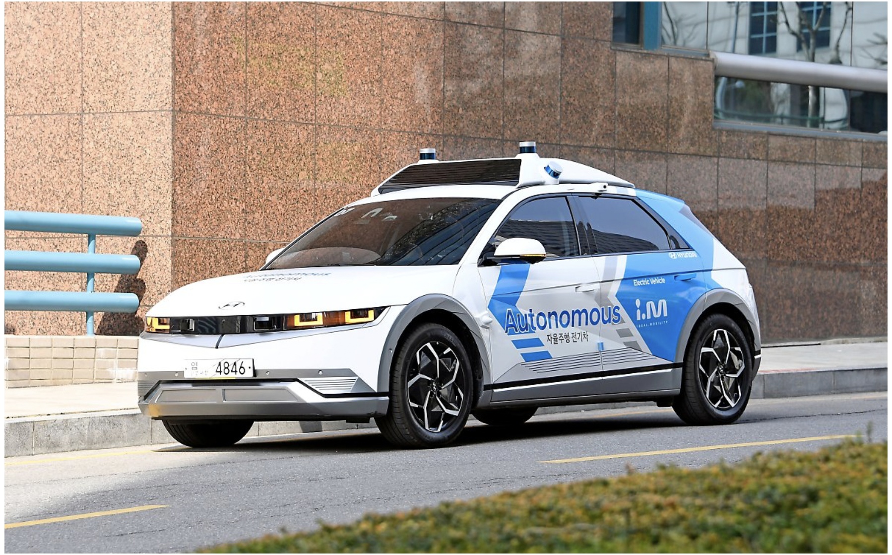 总台记者看世界丨在首都闹市区打一辆无人驾驶的Taxi感觉如何？首尔推出江南style