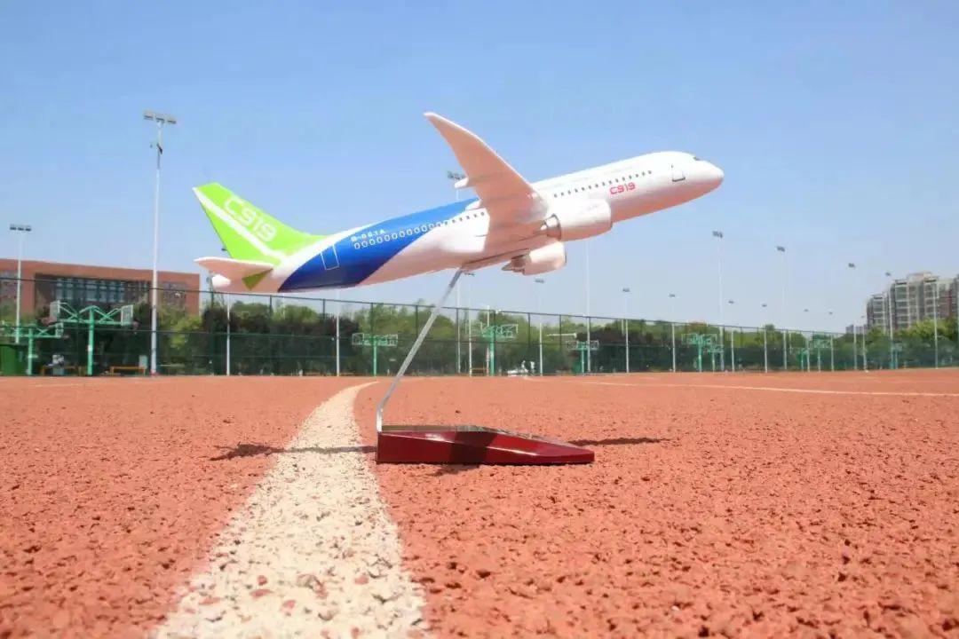 这些高校的毕业礼物，真的太暖了！看看你最喜欢哪一款？