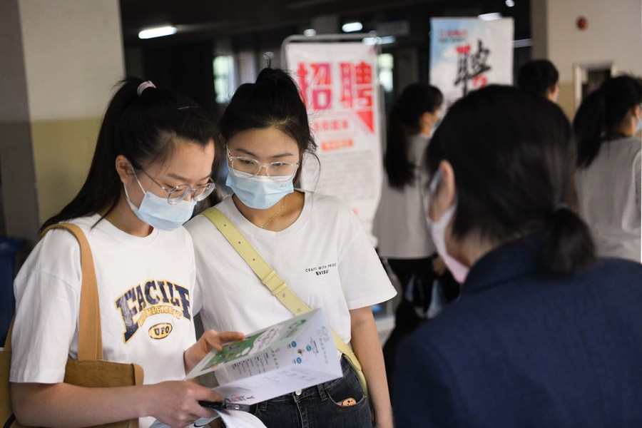 中国高校毕业生以新思路开启职业之路