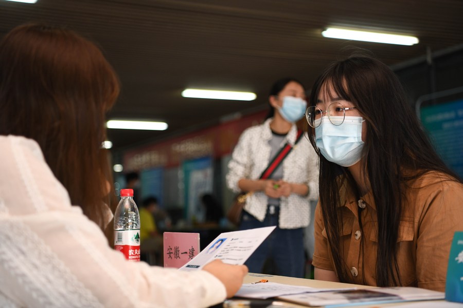 中国高校毕业生以新思路开启职业之路
