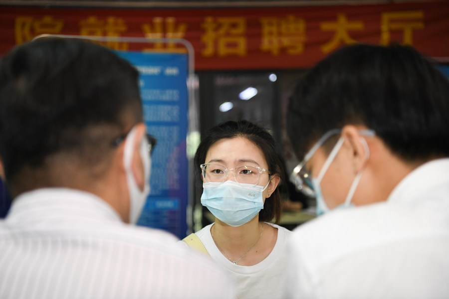 中国高校毕业生以新思路开启职业之路