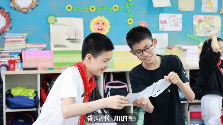 宁波北仑区大榭小学送出的“青春纪念册”(图3)