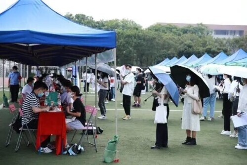 北京生活频道选择直播(外地毕业生来求职包住一年；局长直播带“岗”为了毕业生就业，全国都在努力)