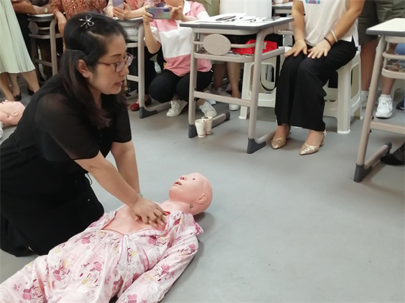 “引路人”吴珊：为2300余名女性免费传授家政技能