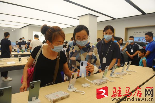 润通电讯华为体验店（玖隆茂）开业