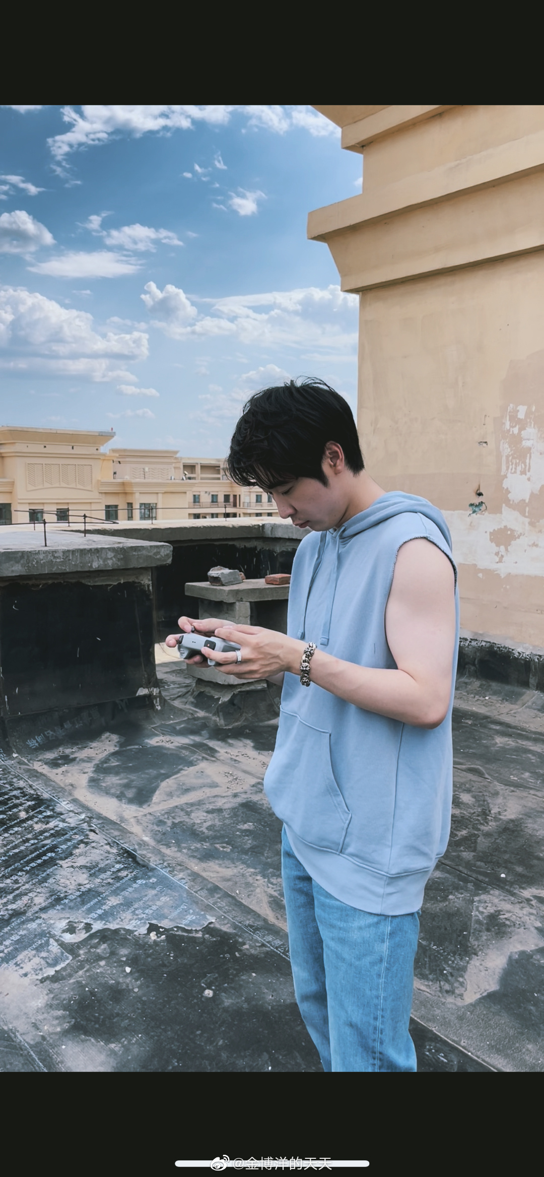 金博洋晒无人机老玩家身份 在线向网友求教技巧