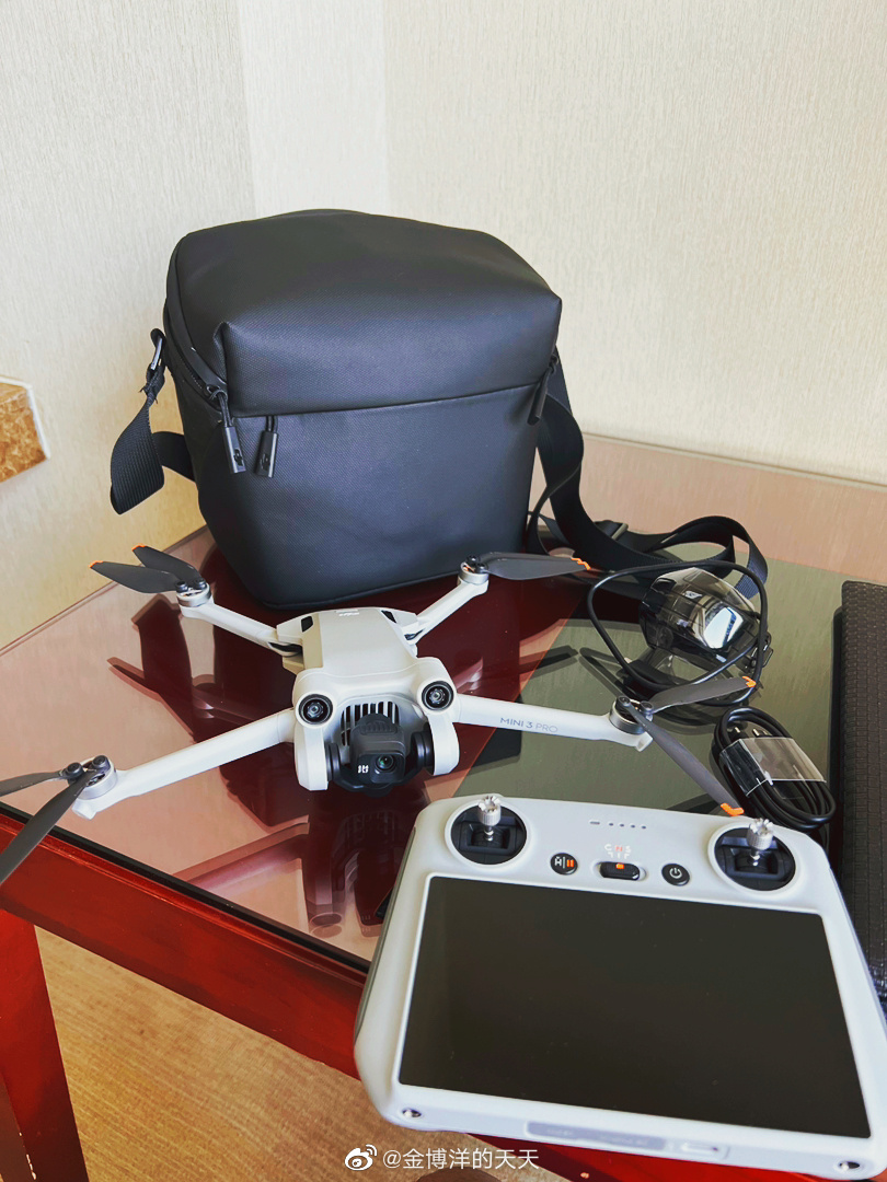 金博洋晒无人机老玩家身份 在线向网友求教技巧