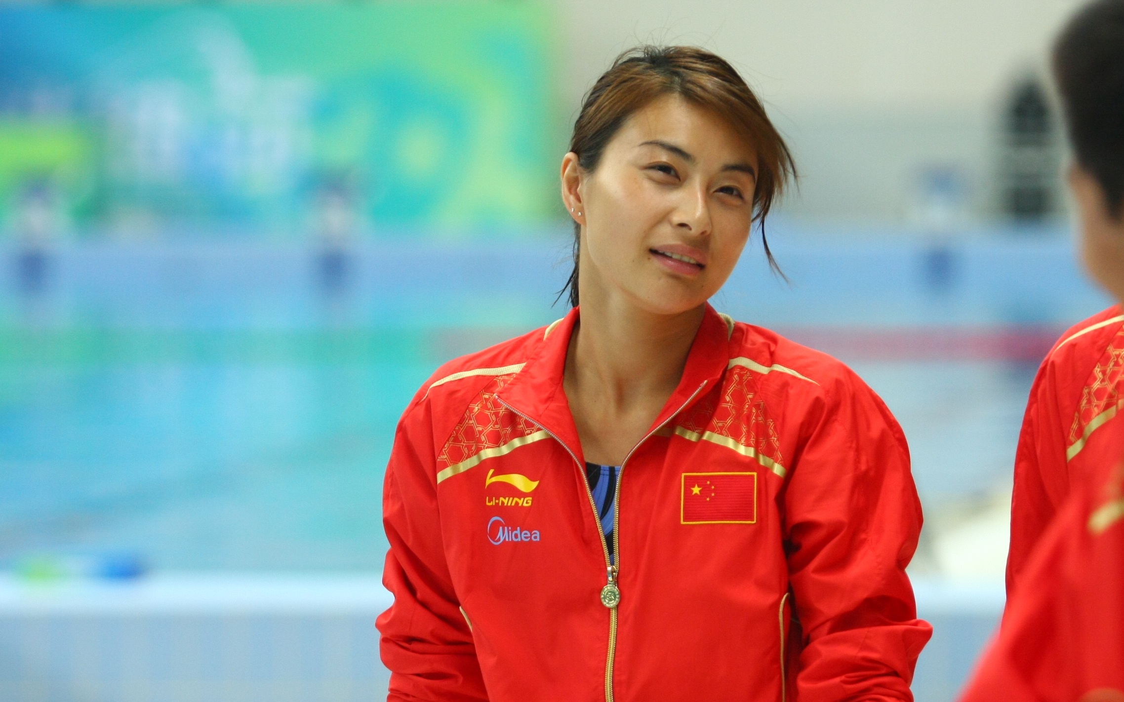 新闻8点见丨通信行程卡“摘星”哪些行业最受益？