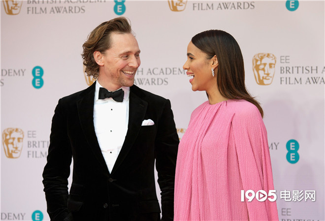 抖森刚订婚又火速当爸！小3岁妻子登红毯孕肚明显